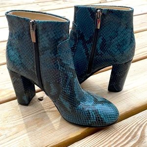 💚Vince Camuto Leather Snake Print Bootie Size 5